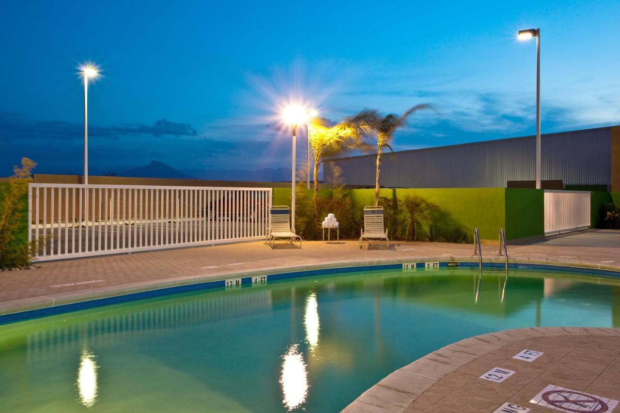 Holiday Inn Express & Suites Monterrey Aeropuerto By Ihg Apodaca Buitenkant foto